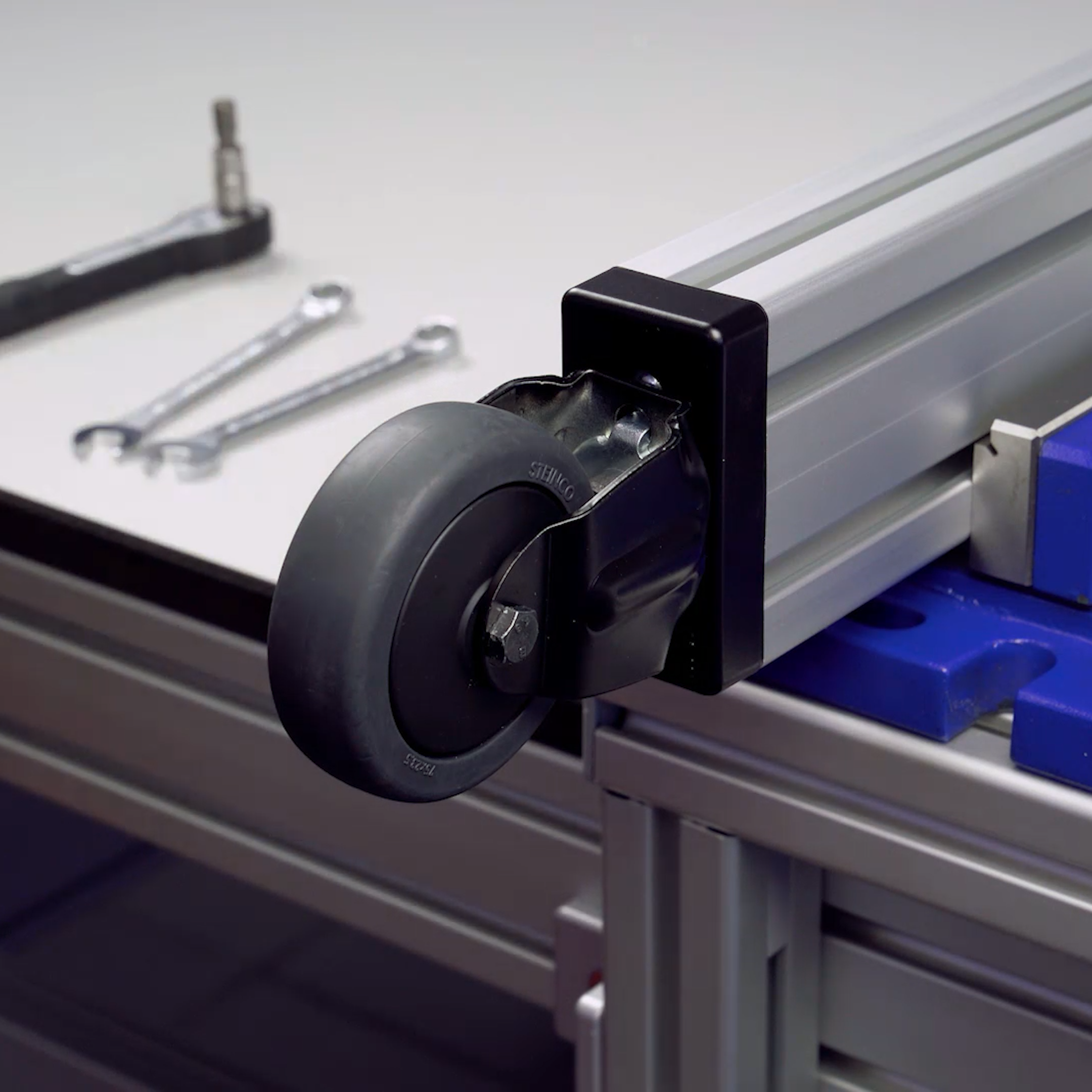 Open 7224EN - Installing the Castor D75 fixed on a base plate