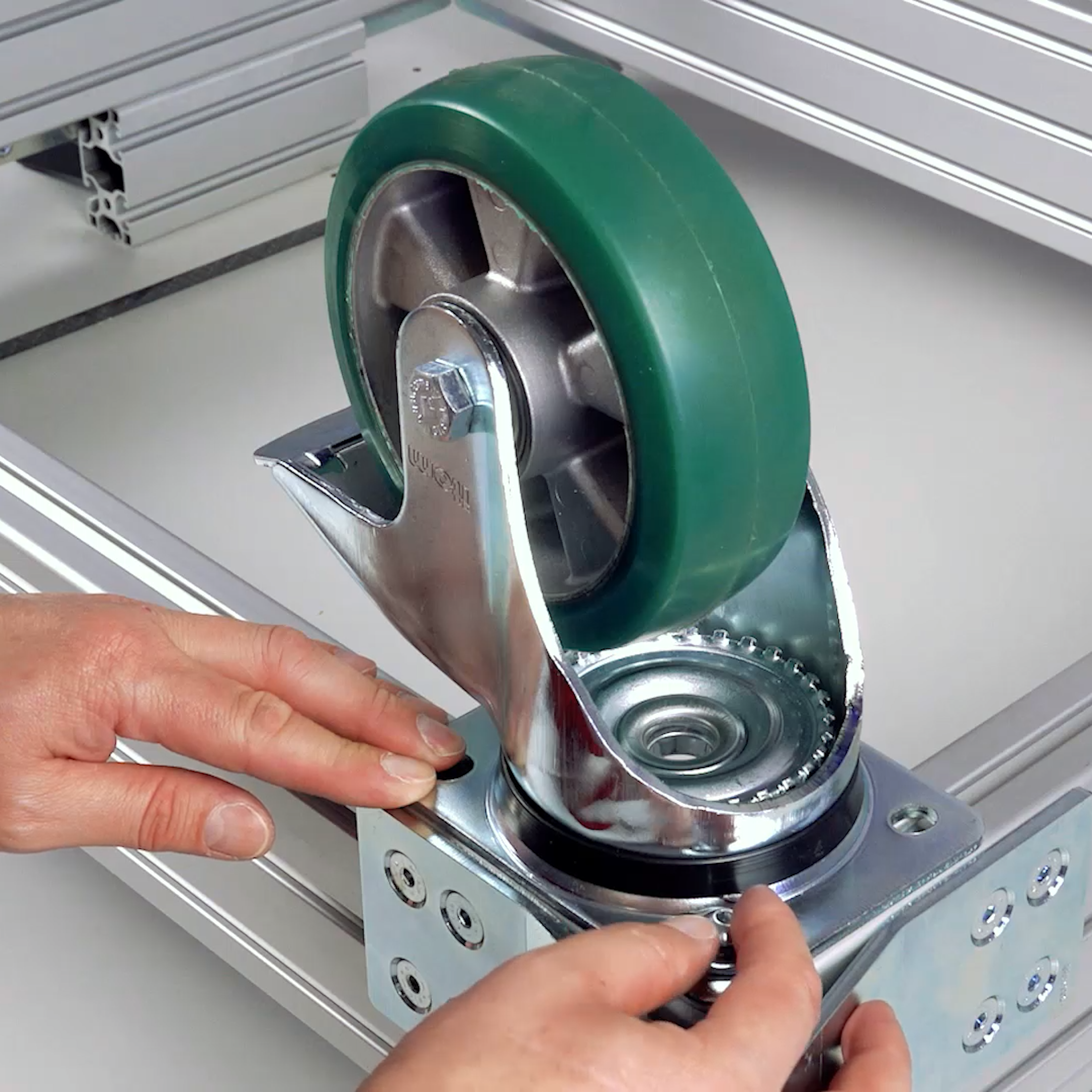 Open 7226EN - Installing the Castor 140x110 swivel and fixed on the frame